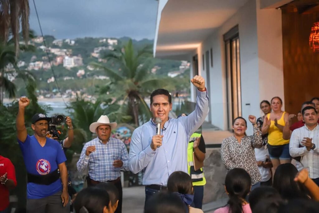 Héctor Santana inaugura calle Niños Héroes en Sayulita 6 Héctor Santana inaugura calle Niños Héroes en Sayulita.