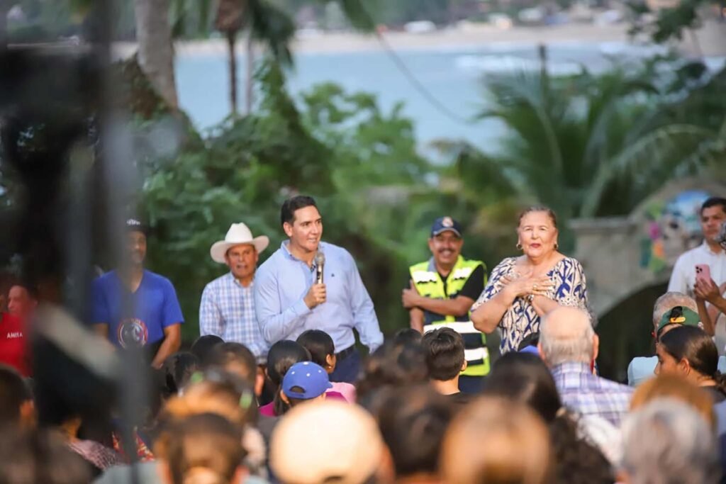 Héctor Santana inaugura calle Niños Héroes en Sayulita 5 Héctor Santana inaugura calle Niños Héroes en Sayulita.
