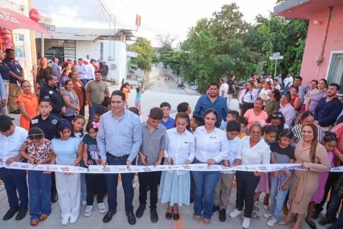 Héctor Santana inaugura pavimentación 06 Héctor Santana inaugura pavimentación.