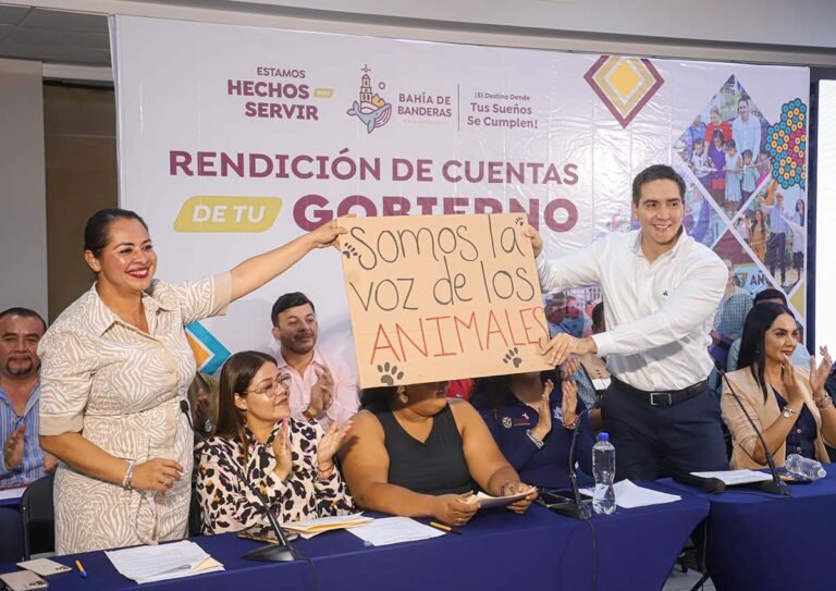 Héctor Santana rinde cuentas y destaca desarrollo en Bahía de Banderas