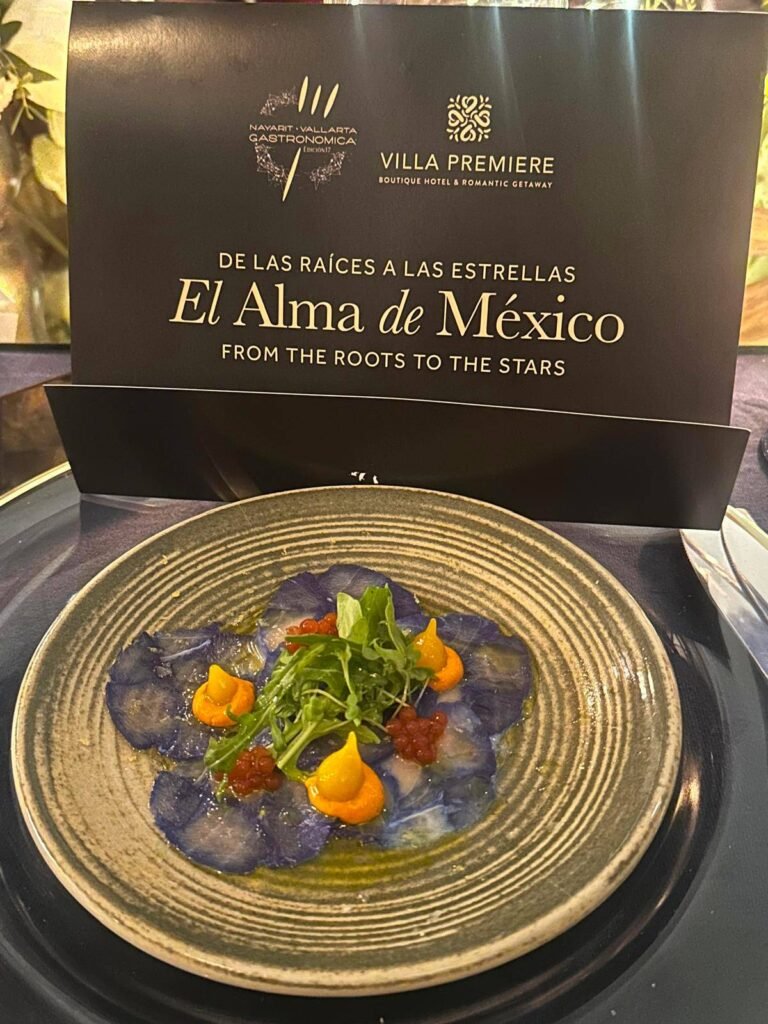 Plato marlin azul del Caribe cena El Alma de México en Villa Premiere.