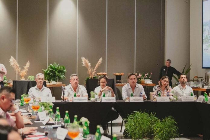 Autoridades y hoteleros avanzan en acuerdos clave para el fortalecimiento turístico de Puerto Vallarta rumbo a 2026 y nuevas oportunidades globales.