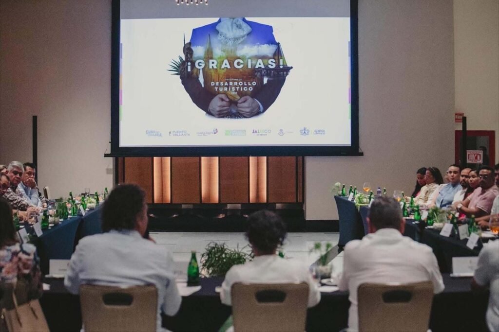 Autoridades y hoteleros avanzan en acuerdos clave para el fortalecimiento turístico de Puerto Vallarta rumbo a 2026.