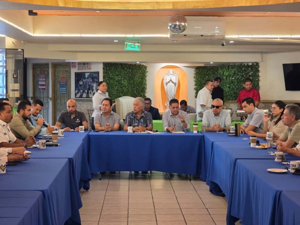 Gobierno Municipal refuerza comunicacion con vecinos de Emiliano Zapata 02