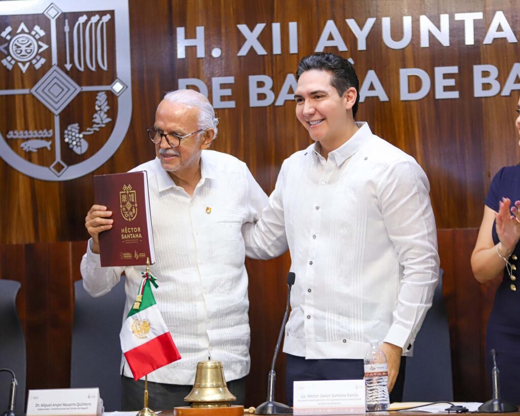 Héctor Santana presenta su Primer Informe de Gobierno.