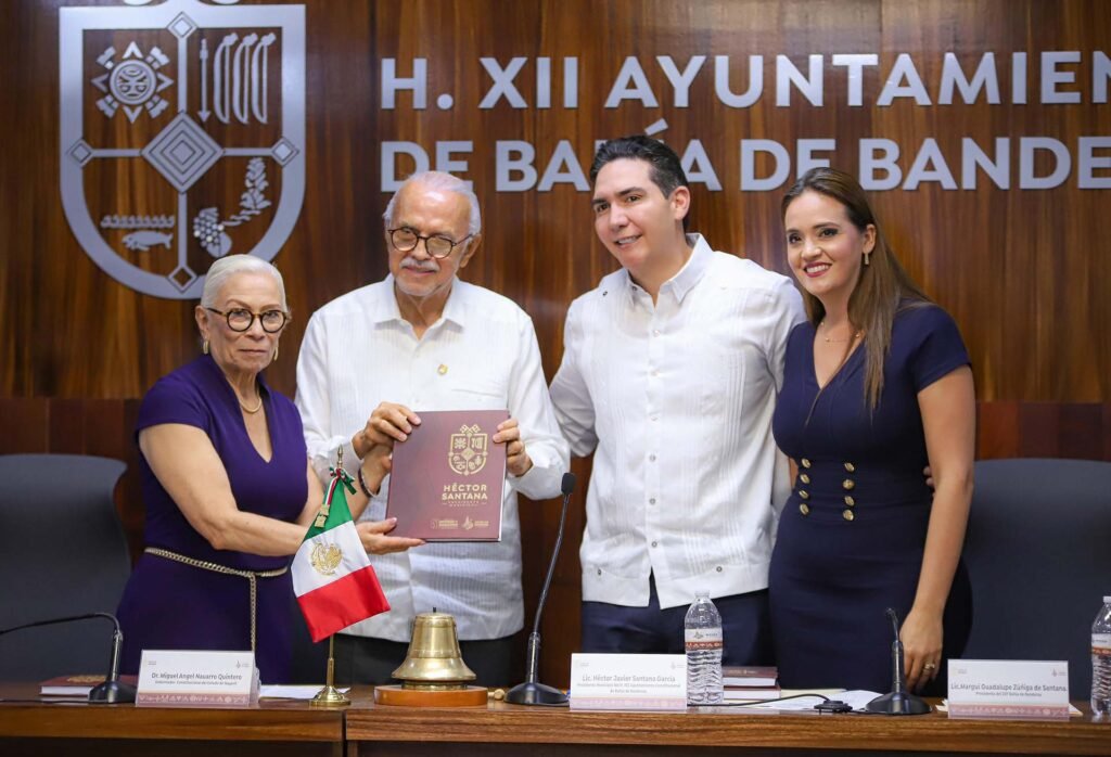 Héctor Santana presenta su Primer Informe de Gobierno.