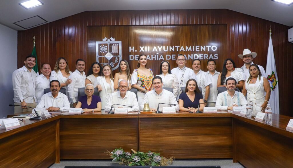 Héctor Santana presenta su Primer Informe de Gobierno.