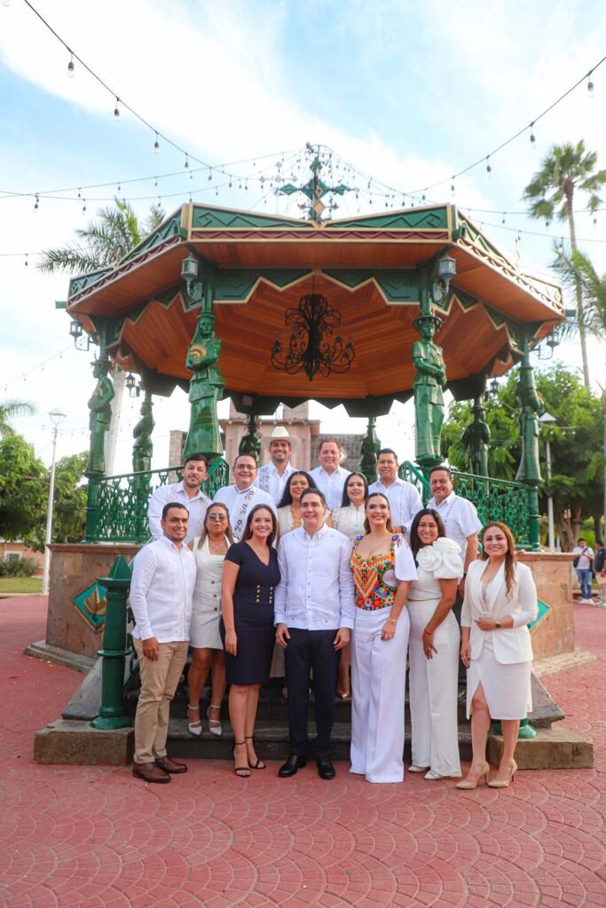 Héctor Santana presenta su Primer Informe de Gobierno.