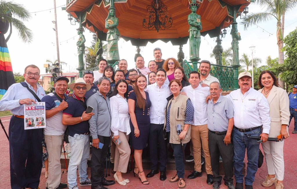 Héctor Santana presenta su Primer Informe de Gobierno.