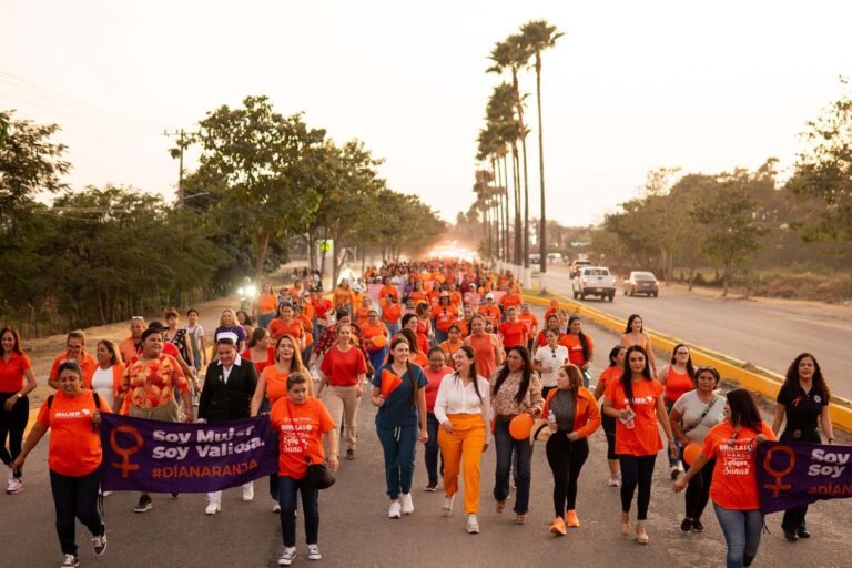 Bahía de Banderas impulsa prevención de la violencia con marcha 25N