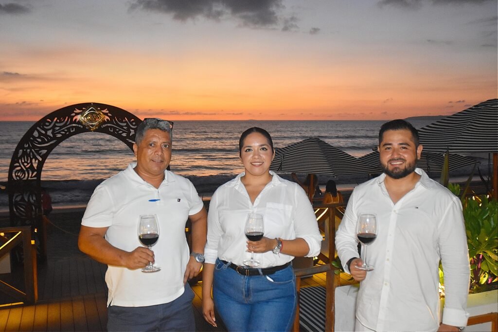 The Wine Wave celebra su 1er aniversario y consolida su presencia en Puerto Vallarta y Riviera Nayarit 3 Wine Wave0030