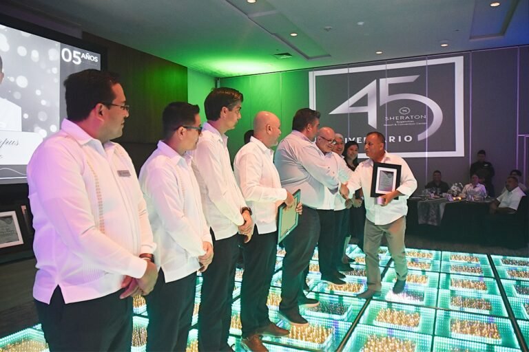Sheraton Buganvilias Puerto Vallarta celebra 45 años honrando a su gente