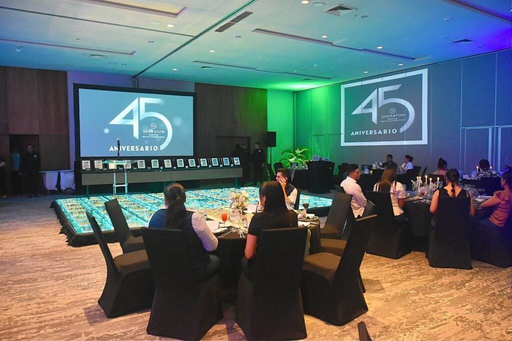 Cena por el 45 aniversario de Sheraton Buganvilias Resort 