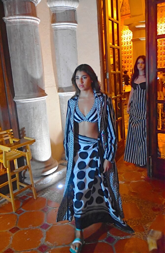 Pasarela Ayudame a Ayudar0187