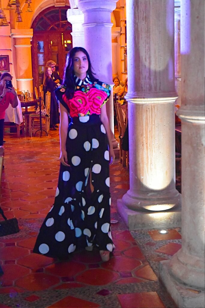 Pasarela Ayudame a Ayudar0191