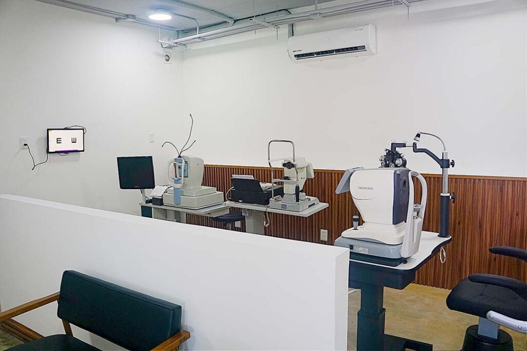 Doctor Oscar Cervantes y doctora Tania sánchez directivos del Centro de Catarata y Retina del Pacífico.