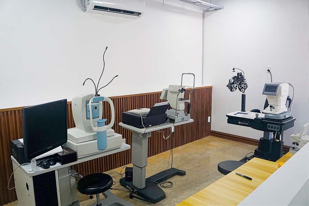 Doctor Oscar Cervantes y doctora Tania sánchez directivos del Centro de Catarata y Retina del Pacífico.