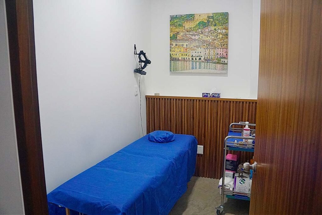 Doctor Oscar Cervantes y doctora Tania sánchez directivos del Centro de Catarata y Retina del Pacífico.