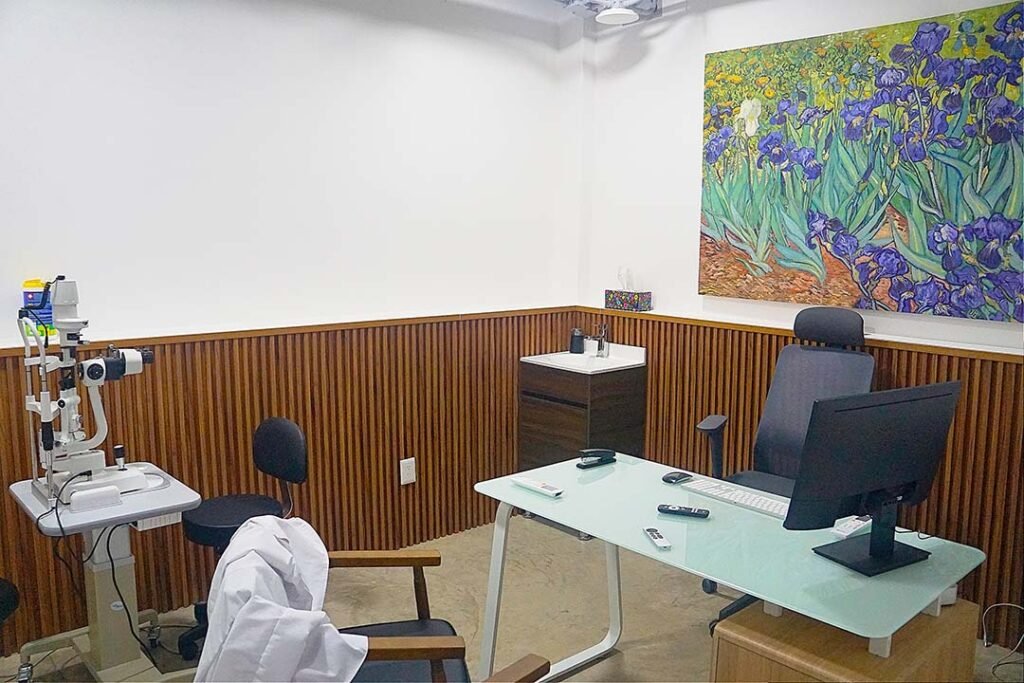 Doctor Oscar Cervantes y doctora Tania sánchez directivos del Centro de Catarata y Retina del Pacífico.