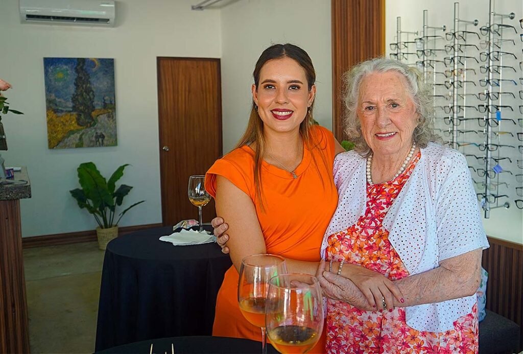 Invitados a la inauguración del Centro de Catarata y Retina del Pacífico.