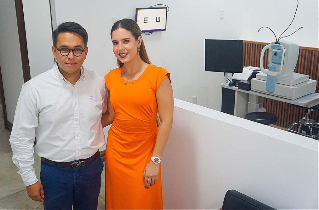 Doctor Oscar Cervantes y doctora Tania sánchez directivos del Centro de Catarata y Retina del Pacífico.
