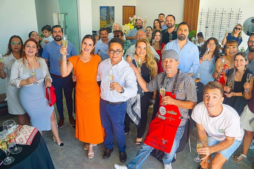 Invitados a la inauguración del Centro de Catarata y Retina del Pacífico.