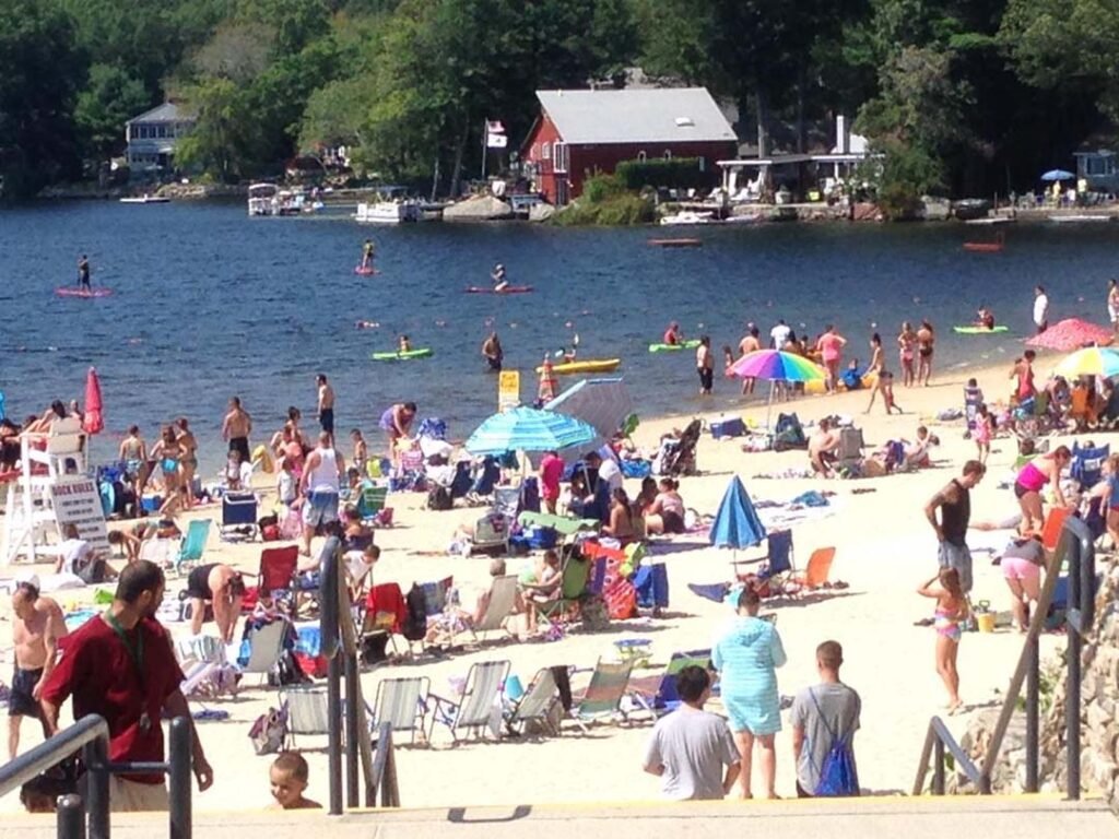 Turismo de terror: locaciones reales de películas icónicas 3 The Spring Lake Beach Recreational Facility offers visitors