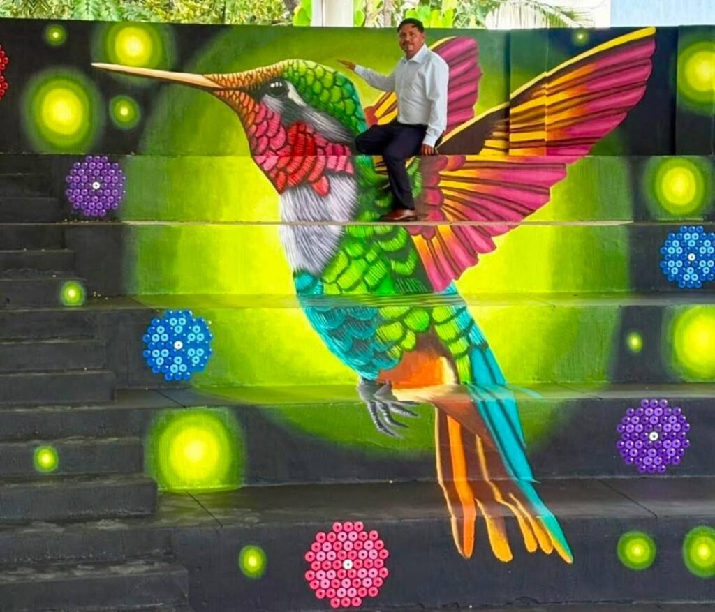 Humberto Valderrama, muralista nayarita, creador del mural interactivo “La ofrenda sagrada” en el teatro Muwieri.