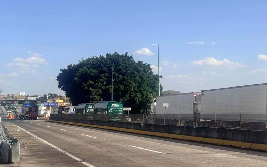 Mexico-paralizado-por-los-bloqueos