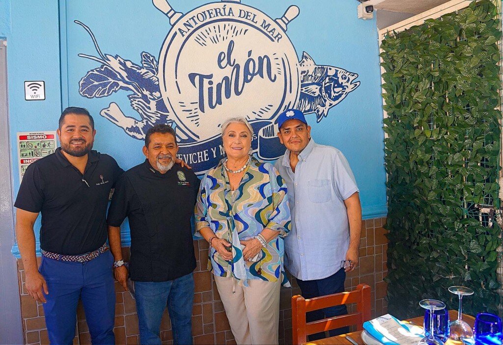 Someliere Oliver Castillo de The Wine Wave Chef Jerry Sandoval Mariel de Fregoso Presidenta de Becas Vallarta A.C. Roko Troyani