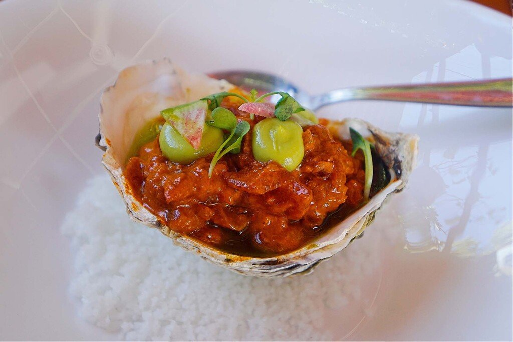 Tartar de atún aleta amarilla al ajillo.