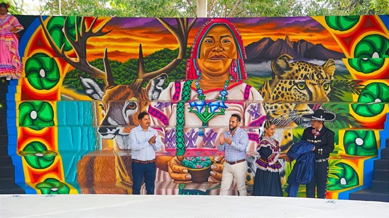 Universidad Tecnológica de Bahía de Banderas inaugura mural Wixárika monumental