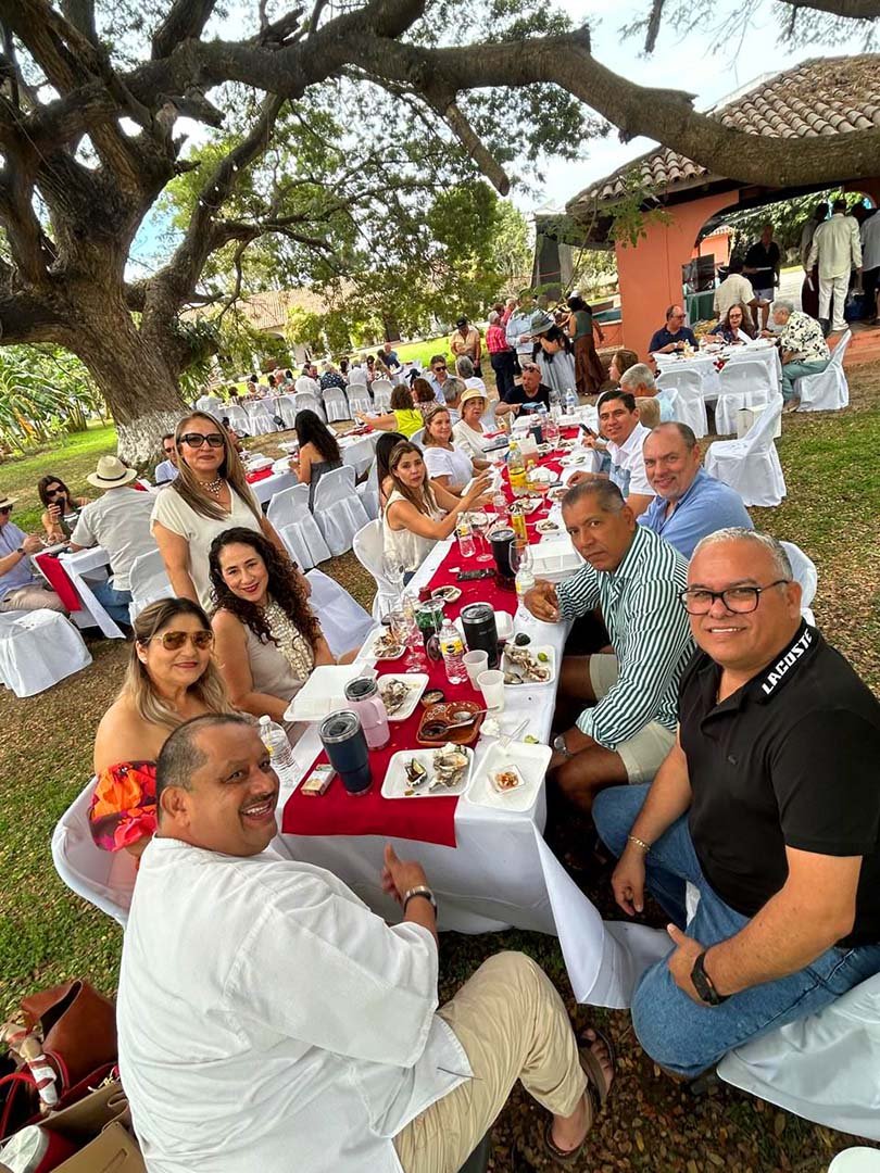 Festival de las Conchas y el Vino bajo el Árbol.
