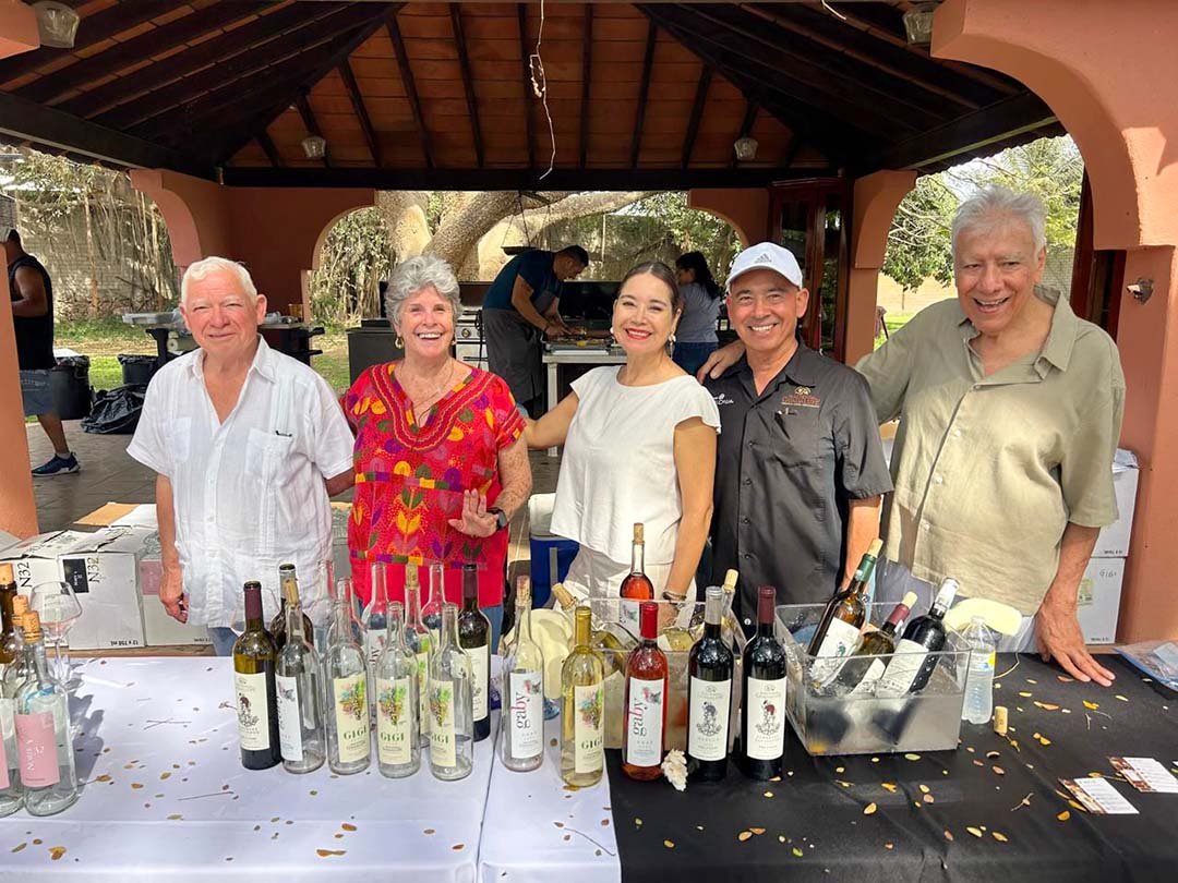 Festival de las Conchas y el Vino bajo el Árbol.
