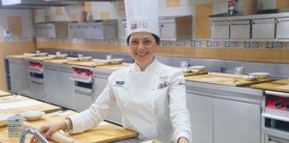 Manos que cuentan historias: Simonetta Capotondo y el ritual de la pasta artesanal en la UT de Bahía de Banderas Chef Simonetta Capotondo.