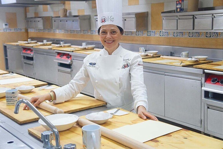 Manos que cuentan historias: Simonetta Capotondo y el ritual de la pasta artesanal en la UT de Bahía de Banderas