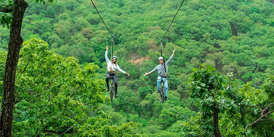 Canopy River Park, referente nacional en sustentabilidad en los Food and Travel Reader Awards 2025 4 canopy river park tirolesa