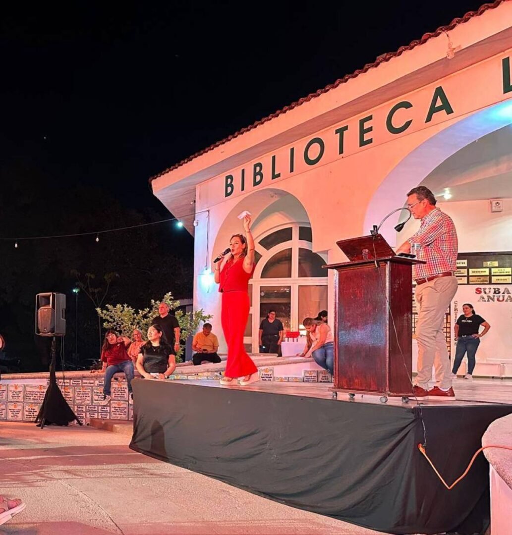 Subasta de arte en Biblioteca Los Mangos.