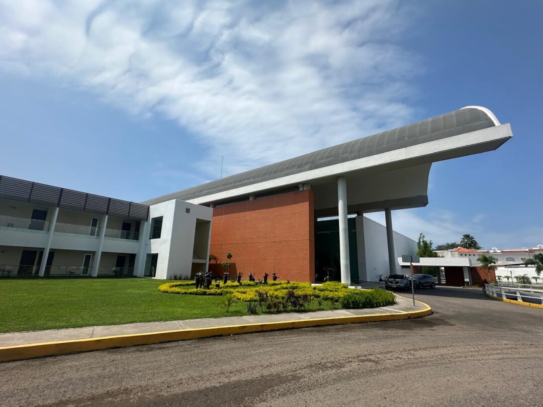 Fachada del Hotel Escuela Gran Nayar de la UTBB.