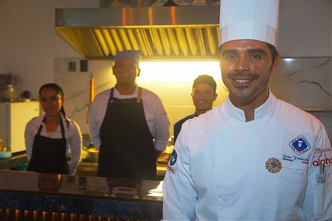 Chef Jean Franconero y staff