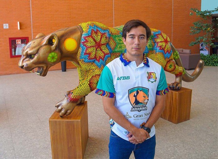 David Arredondo Zepeda Encabeza el naciente programa de atletismo. Su experiencia como atleta, juez estatal, auxiliar técnico y expresidente de la Asociación de Atletismo del Estado de Nayarit.