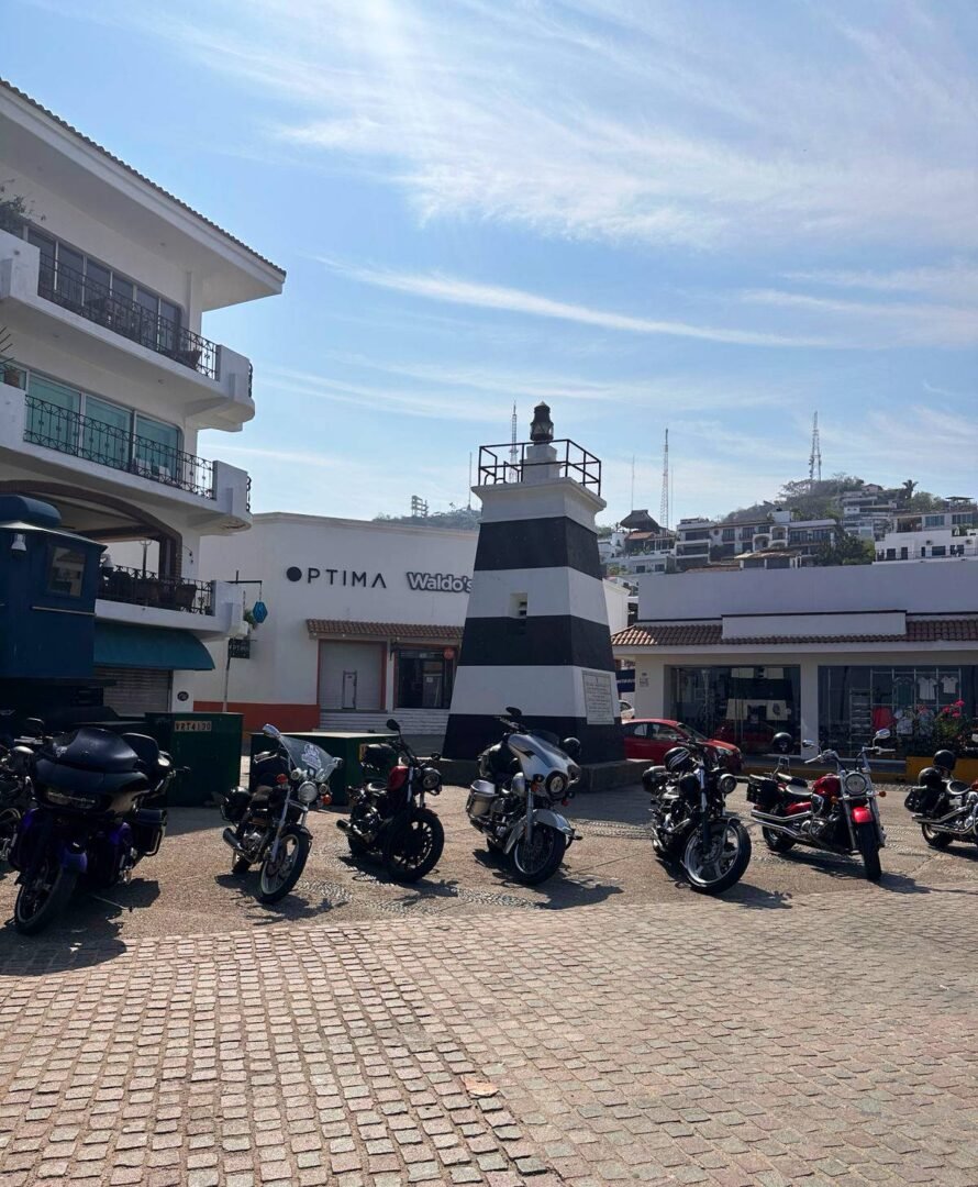 Distinguished Gentleman’s Ride reúne a 45 motociclistas en Puerto Vallarta 3 Rodada Distinguished Gentlemans Ride 1