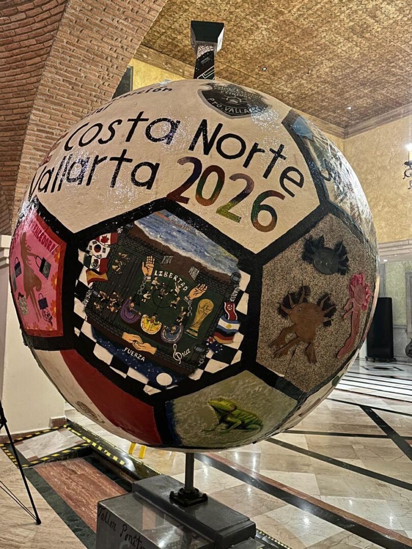 9 Entre las piezas subastadas destaco un balon