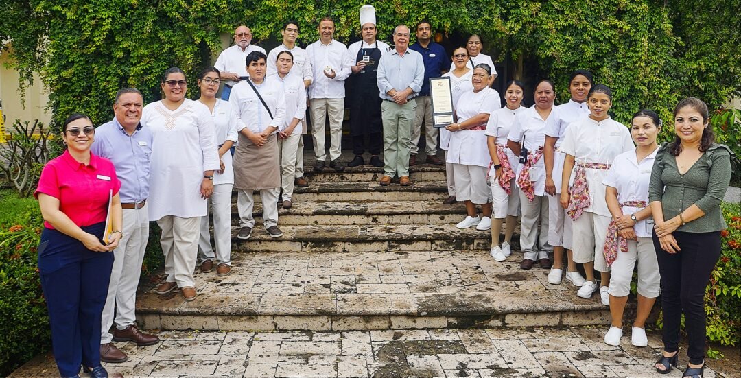 Club Velas Vallarta recibe 3 de los máximos reconocimientos de RCI 1 Club Velas Vallarta recibe reconocimientos de RCI.