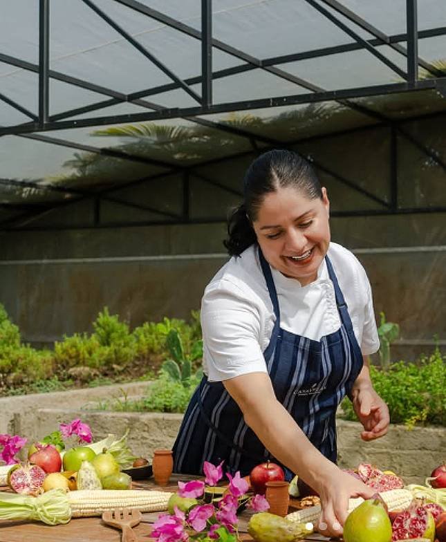 El chile en nogada cruza fronteras en Velas Resorts con sabores de México, EE.UU. y Canadá 1 Chef Sandra Macias