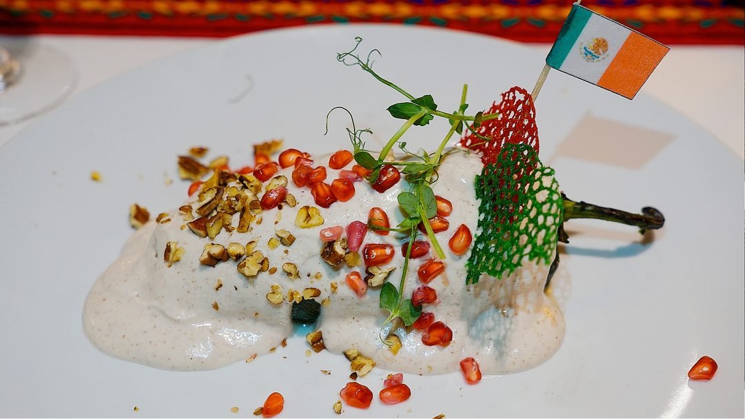 El chile en nogada cruza fronteras en Velas Resorts con sabores de México, EE.UU. y Canadá 3 Chile en nogada del festival Cocina sin Fronteras en Velas Vallarta.