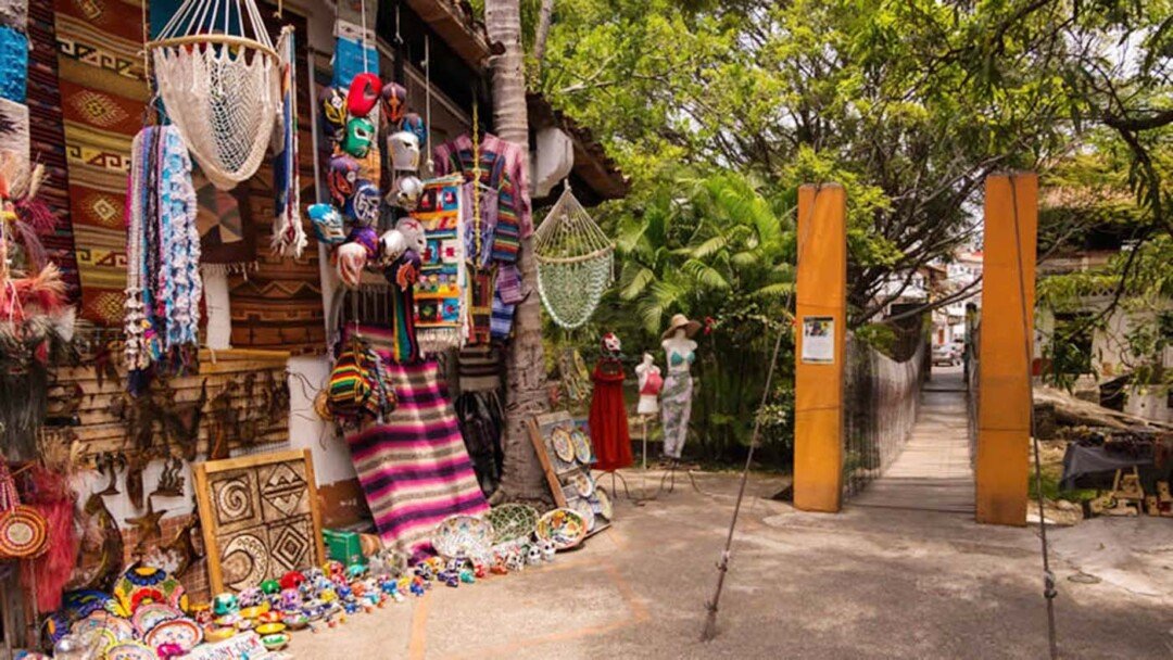 10 atracciones de Puerto Vallarta para disfrutar una experiencia única 8 Isla del Rio Cuale