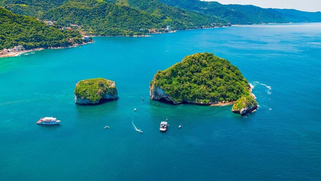 10 atracciones de Puerto Vallarta para disfrutar una experiencia única 4 Los Arcos