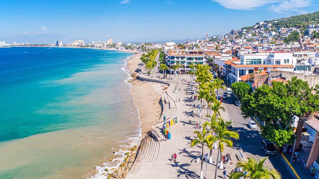 10 atracciones de Puerto Vallarta para disfrutar una experiencia única 2 Malecon de Puerto Vallarta