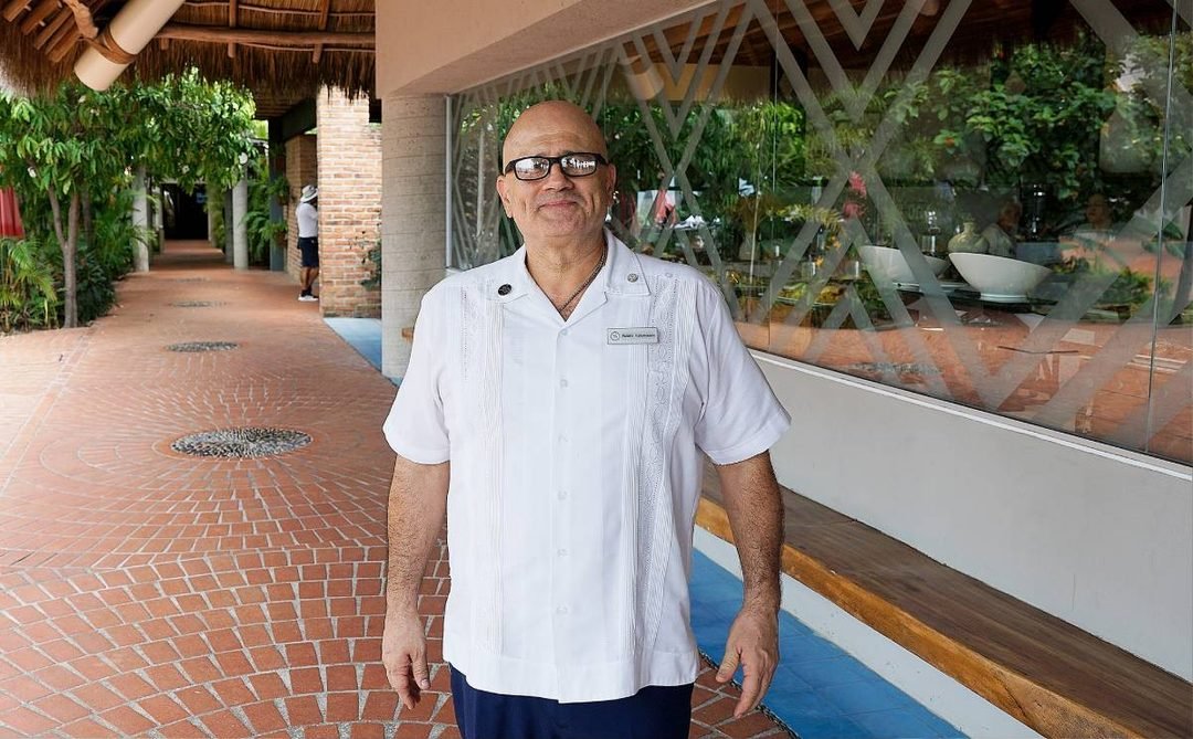 Sheraton Buganvilias abre la mesa a los vallartenses en sus 45 años de historia 1 Ruben Valenzuela AYB Sheraton Buganvilias 3